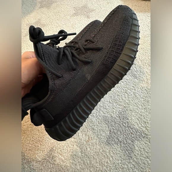 Yeezy Boost 350 - Picture 2 of 6